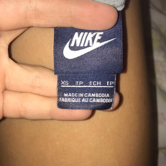 Cute Nike muscle tank! Size xs - Picture 4 of 4